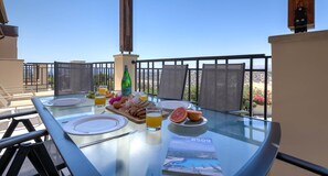 Outdoor dining - Beautiful Apartment CA13 - Oceanus with Sea and Sunset Views, Aphrodite Hills (Kouklia)