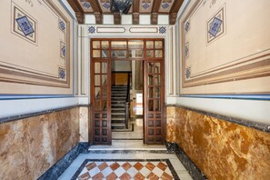 Interior - ChezmoiHomes Plaza Fortuny (Granada)