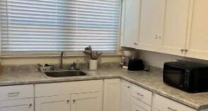 Remodeled 2 Bedroom Duplex