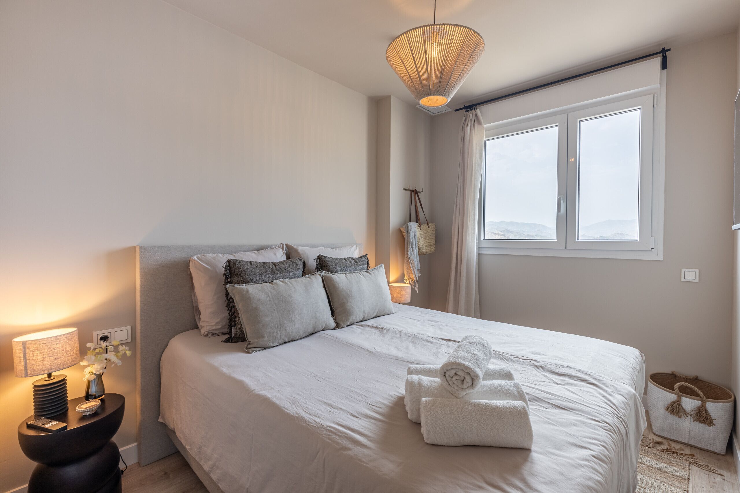 3 slaapkamers, een strijkplank/strijkijzer, gratis wifi, beddengoed