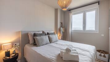 3 slaapkamers, een strijkplank/strijkijzer, gratis wifi, beddengoed