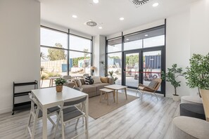 Unclassified image, 2 of 31, button