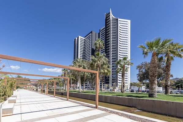 Unclassified image, 1 of 31, button