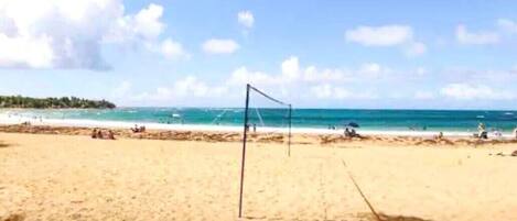 Beach nearby, sun-loungers, beach towels
