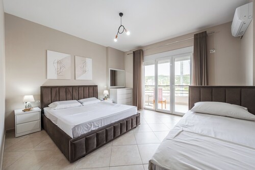 Kondo Stays - City Center Apartments