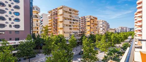 Familienapartment, Balkon, Stadtblick | Terrasse/Patio