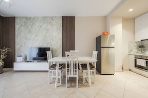 Junior Apartment, Balcony, Mountain View | Living area