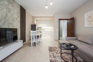 Junior Apartment, Balcony, Mountain View | Living area