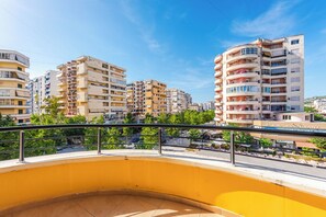 Căn hộ dành cho gia đình, ban công, quang cảnh thành phố | Hiên