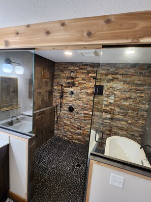 Shower, hair dryer, bidet, towels