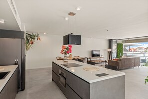 Interior - The Wharf 5D city apartment, overlooking Annabay, downtown Willemstad (Willemstad)