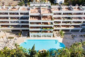 Exterior - Stunning Renovated 2-Bedroom (Marbella)