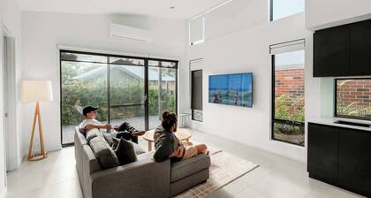 Djarraly Hideaway—Your Contemporary Forest Retreat