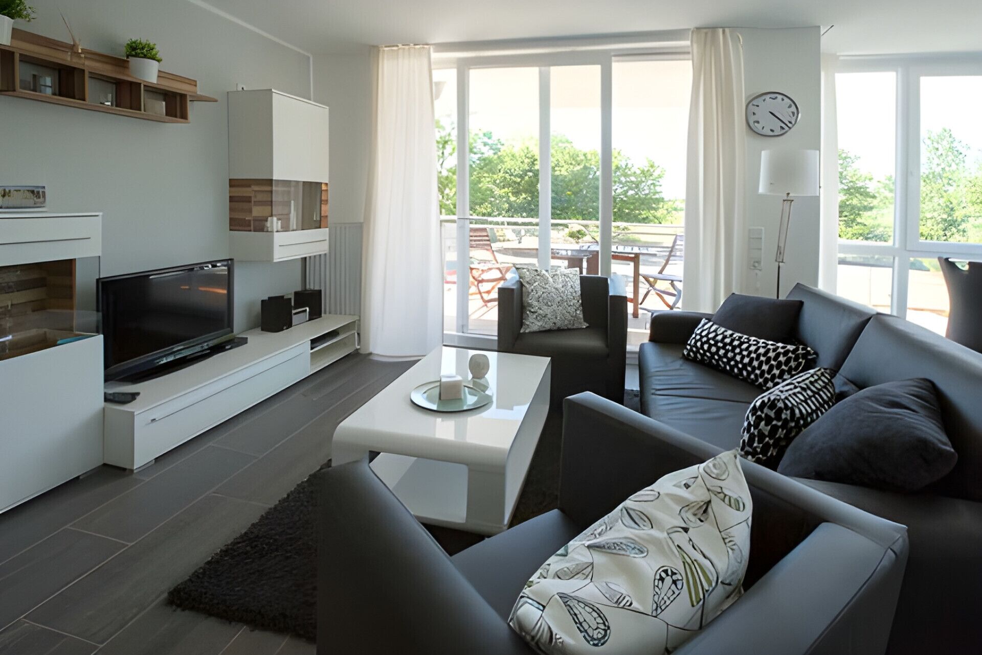 Smart-tv och eldstad