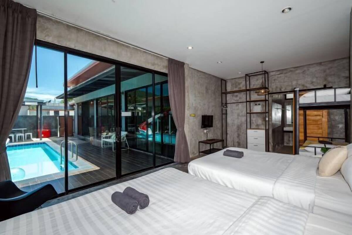 4 bedrooms, desk, blackout curtains, free WiFi