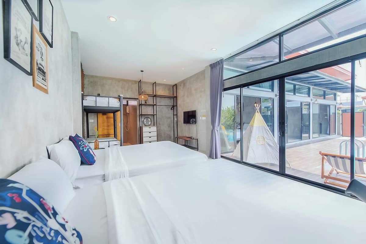 4 bedrooms, desk, blackout drapes, free WiFi