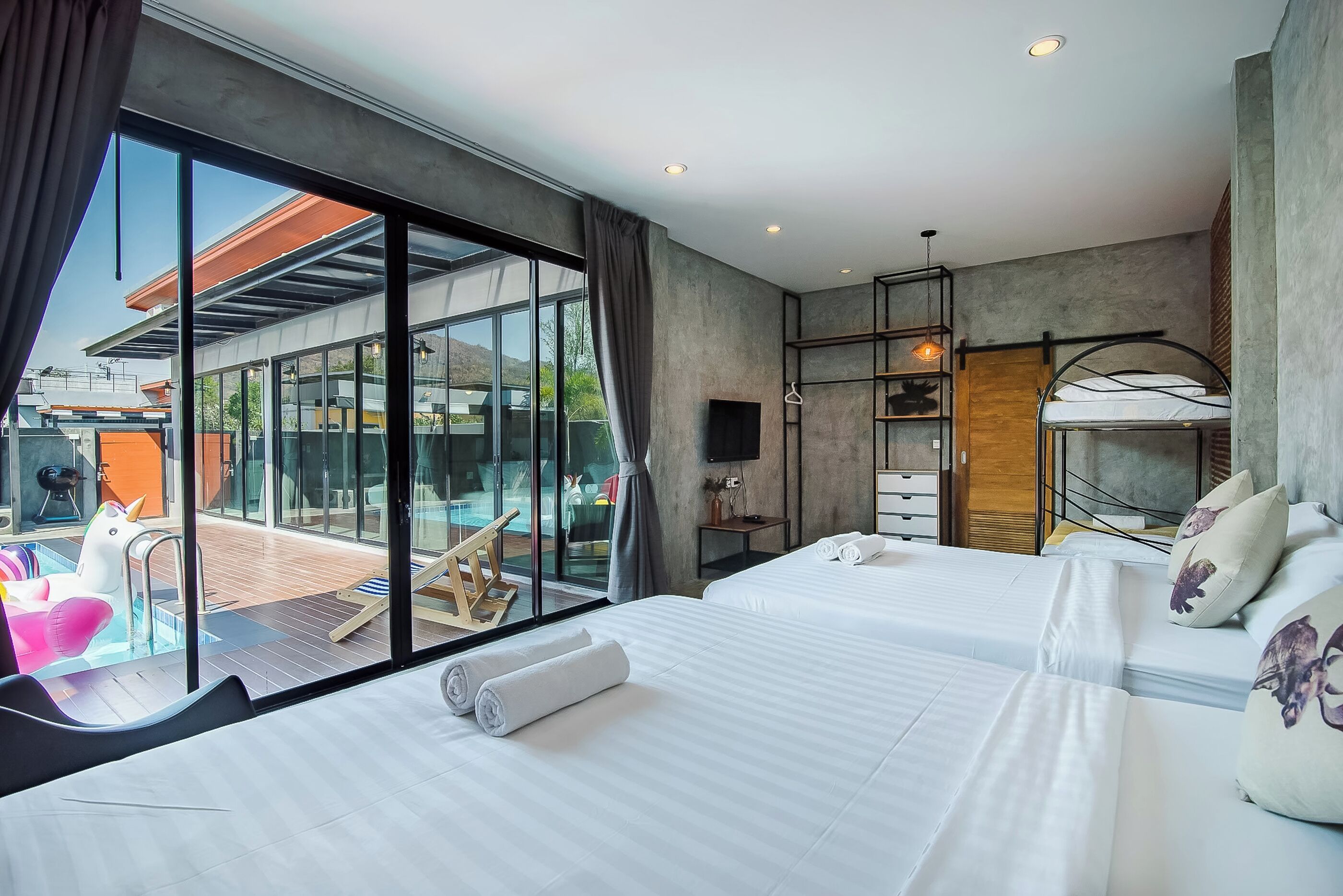 别墅, 4 间卧室, 阳台, 泳池景观 | 办公桌、遮光窗帘、免费 WiFi