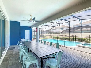 屋外ダイニングエリア