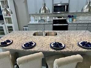 Fridge, microwave, oven, stovetop - 10 Bedrooms Luxury Home at Windsor Island Resort Davenport (Davenport)