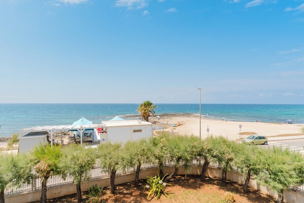 On the beach - Villa Giusy 2 by BarbarHouse (Mancaversa)