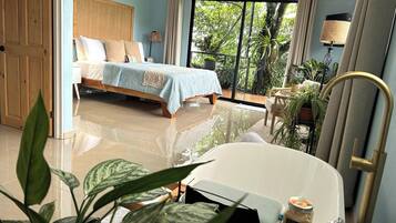 4 bedrooms, in-room safe, iron/ironing board, WiFi