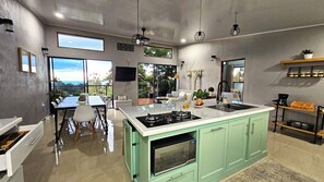 Fridge, microwave, oven, stovetop - Beautiful family-sized loft with pool, roomy balcony and spacious outdoor areas (Aguas Zarcas)