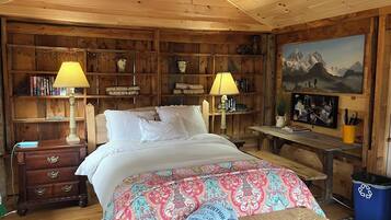 1 bedroom, desk, WiFi, bed sheets