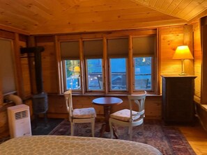 1 slaapkamer, een bureau, wifi, beddengoed