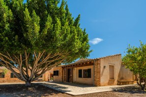 A traditional building with a tiled roof, a stone facade, and a large tree in front. - Rapal, Villa 5StarsHome Mallorca holiday rental in Arta (Arta)