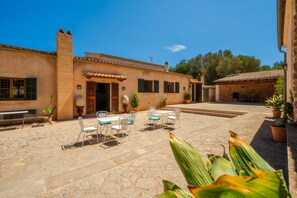 A courtyard with stone flooring, outdoor seating, and potted plants. - Rapal, Villa 5StarsHome Mallorca holiday rental in Arta (Arta)