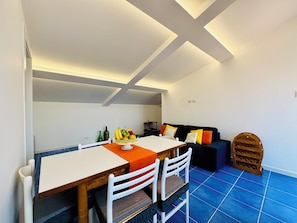 Interior - YourHome - La Famiglia Apartment (Meta)