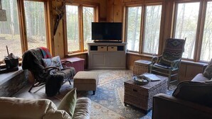 Smart TV, fireplace