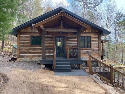 Camp Makwa 3-Bed 3-Bath Nostalgic Cabin in Harshaw