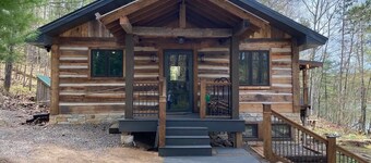 Camp Makwa 3-Bed 3-Bath Nostalgic Cabin in Harshaw