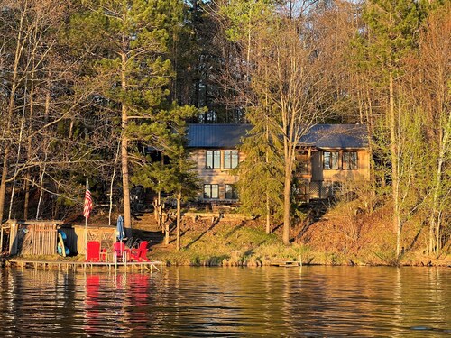 Camp Makwa 3-Bed 3-Bath Nostalgic Cabin in Harshaw