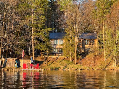 Camp Makwa 3-Bed 3-Bath Nostalgic Cabin in Harshaw
