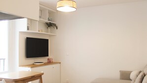 TV - Charming T2 of 26 m² near the Bastille (Paris)