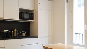 Coffee/tea maker, fridge, microwave, dishwasher - Charming T2 of 26 m² near the Bastille (Paris)