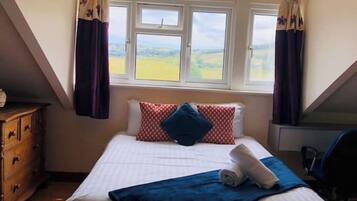 3 bedrooms, desk, iron/ironing board, WiFi