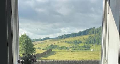 Come & enjoy this gorgeous 7 bed Riverside Retreat.