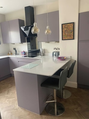 Refrigerador, microondas, horno y parrilla de estufa