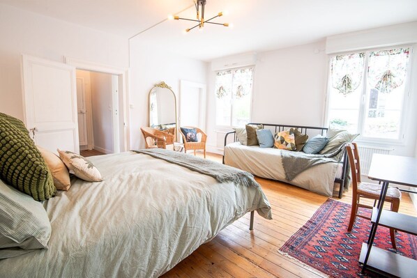 3 bedrooms, free WiFi, bed sheets