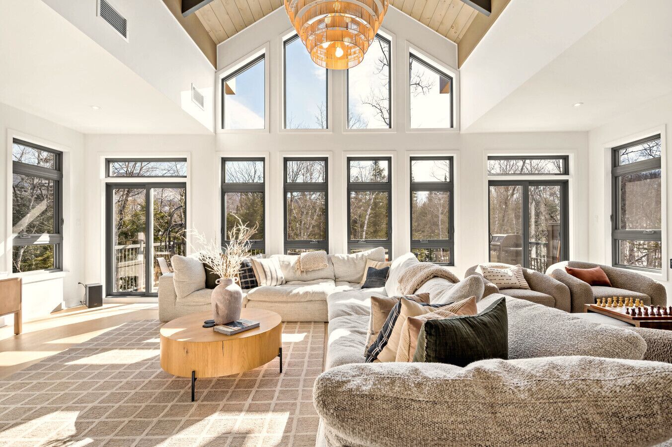 Smart TV, fireplace, stereo