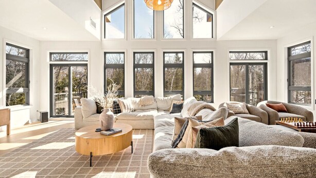 A spacious living room with a large sectional sofa, a coffee table, and a chessboard. - Tremblant Prestige - Verbier 13-203 (Mont-Tremblant)
