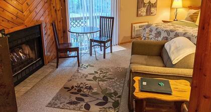 The Springbrook Inn - Forrest View Room (Hot Tub)