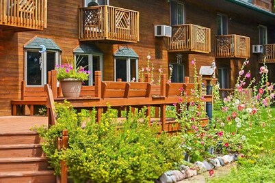 The Springbrook  Inn - Forrest View Room (Hot Tub)