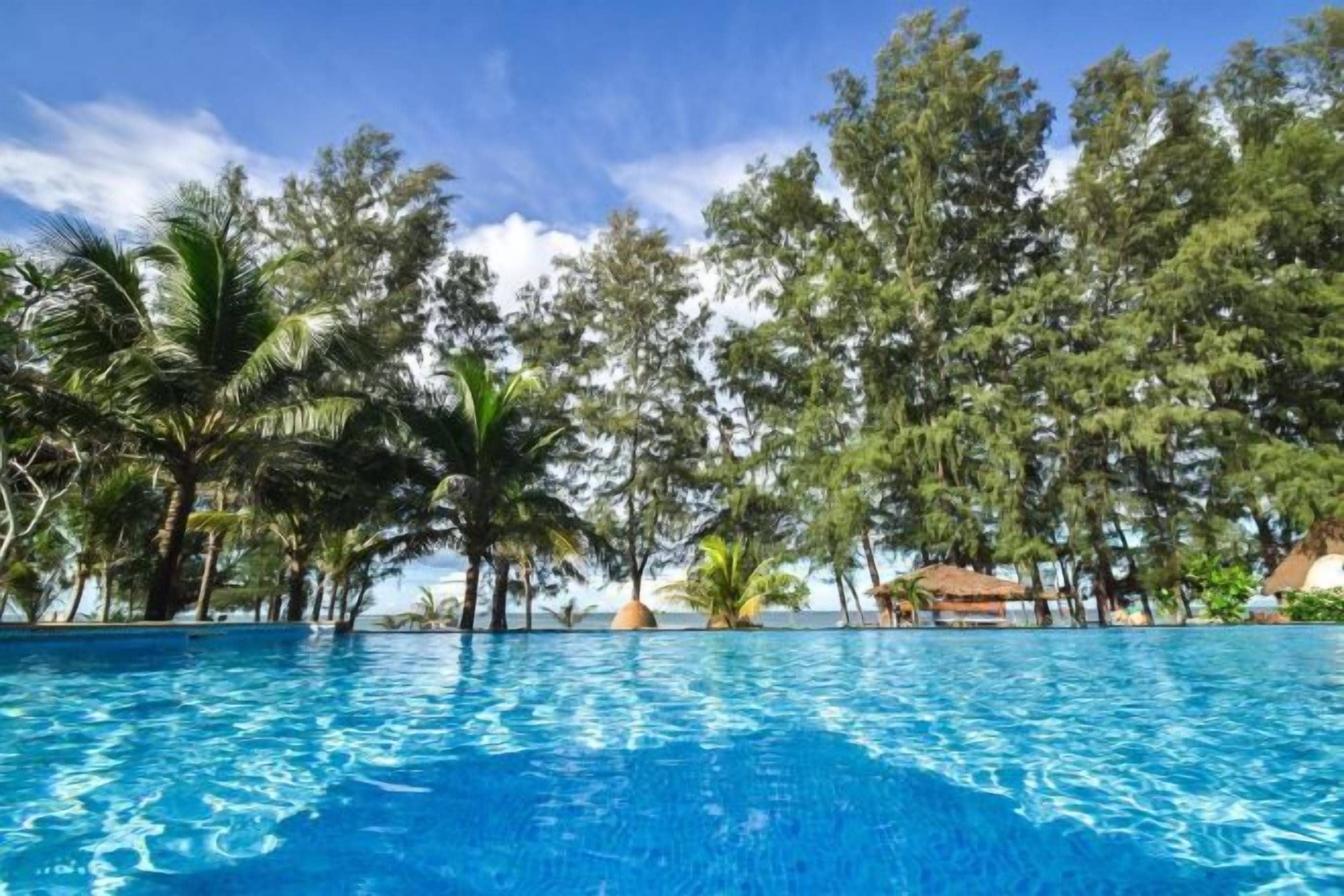 Kolam renang outdoor