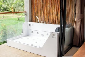 Cribs/infant beds