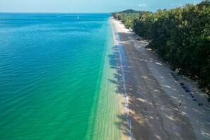 Unclassified image, 4 of 34, button - Long Beach Chalet (Koh Lanta)