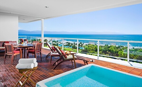 屋外ダイニングエリア